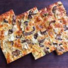 Focaccia funghi carciofi e mozzarella